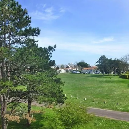 Appartement Royan: Au Calme Avec Vue Sur La Ville De *