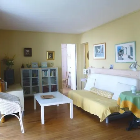 Appartement Royan: Au Calme Avec Vue Sur La Ville De *