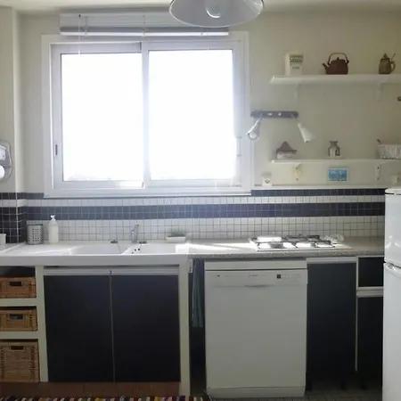 Royan: Au Calme Avec Vue Sur La Ville De Appartement