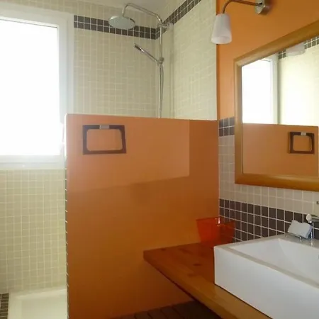 Appartement Royan: Au Calme Avec Vue Sur La Ville De Royan