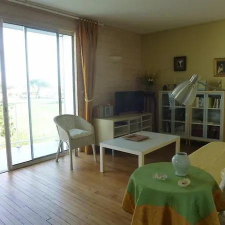 Appartement Royan: Au Calme Avec Vue Sur La Ville De
