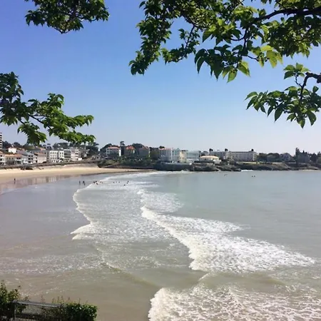 Royan: Au Calme Avec Vue Sur La Ville De Appartement Royan