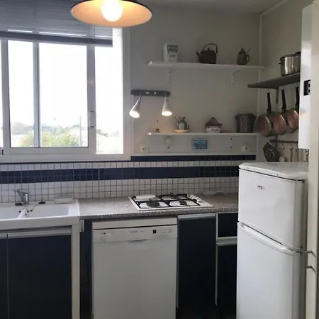 Royan: Au Calme Avec Vue Sur La Ville De Appartement