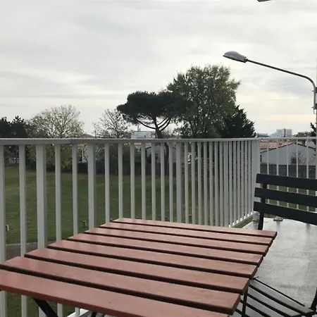 Royan: Au Calme Avec Vue Sur La Ville De