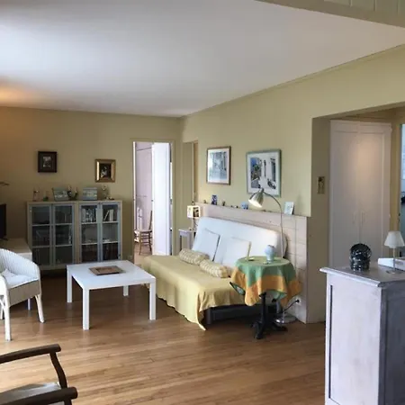 Appartement Royan: Au Calme Avec Vue Sur La Ville De