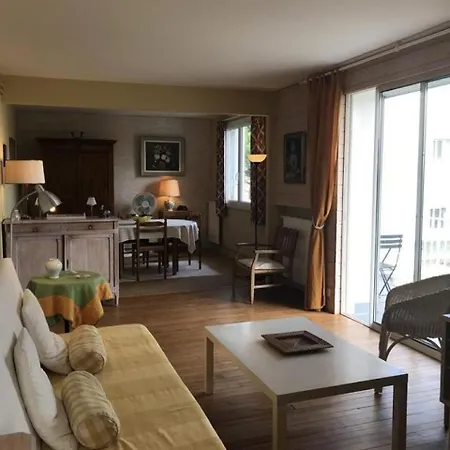 Appartement Royan: Au Calme Avec Vue Sur La Ville De