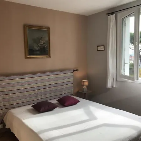 Royan: Au Calme Avec Vue Sur La Ville De Appartement Royan